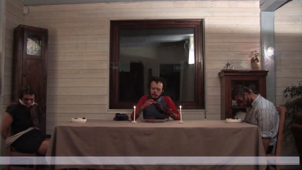 Домашнее вторжение в семью: множественные убийства и каннибалистический эпизод